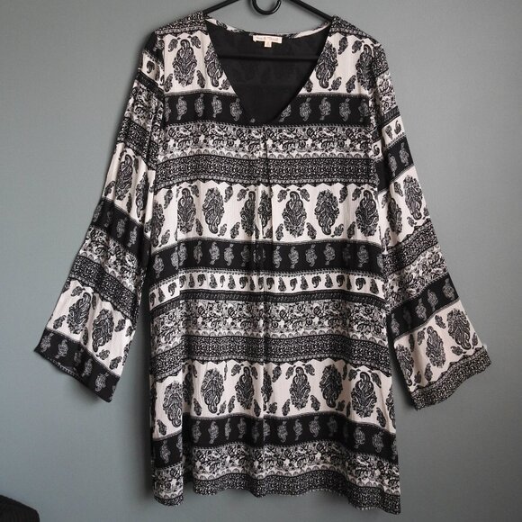 Hem & Thread Tops - Hem & Thread Size Large Tunic Boho Style Black & White Paisley Design